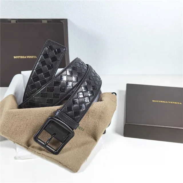 Bottega Veneta Intrecciato Woven Ceinture en cuir noir 16