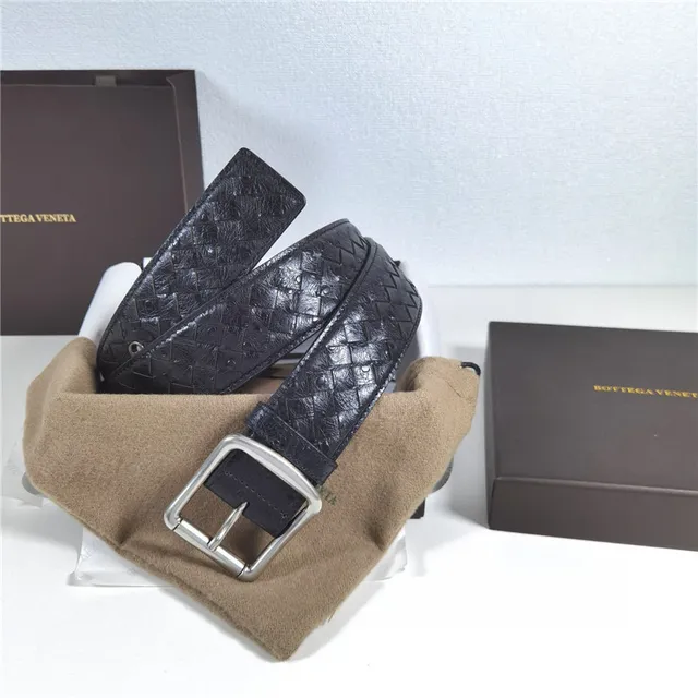 Bottega Veneta Intrecciato Woven Ceinture en cuir noir 24