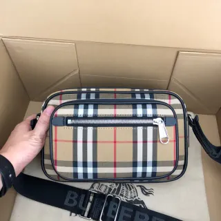 Burberry বেইজ কালো হাউস চেক ক্যানভাস চামড়ার কিনারা মেসেঞ্জার ব্যাগ