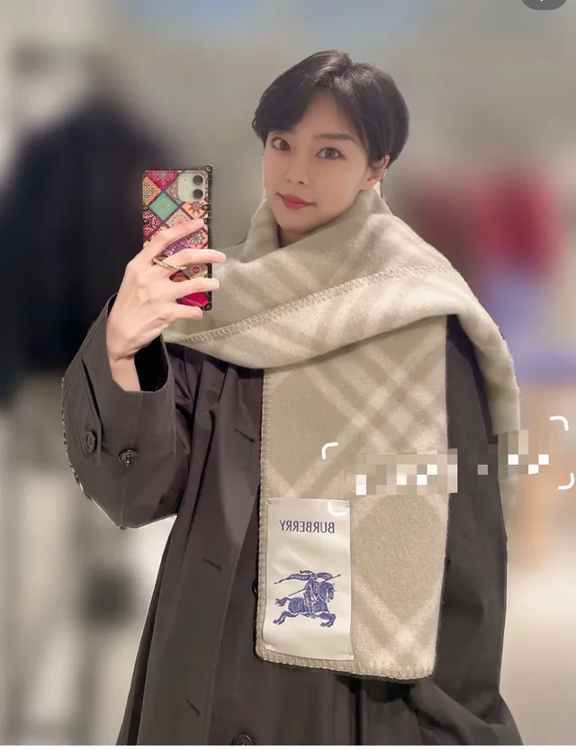 Burberry beige blanc motif à carreaux diagonal bords frangés écharpe en cachemire 3