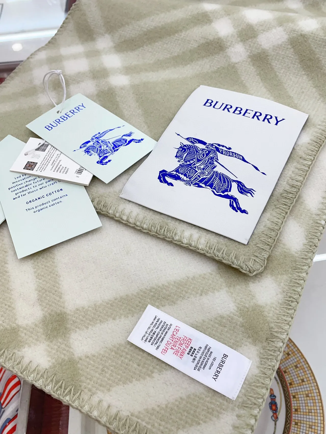 Burberry beige blanc motif à carreaux diagonal bords frangés écharpe en cachemire 8
