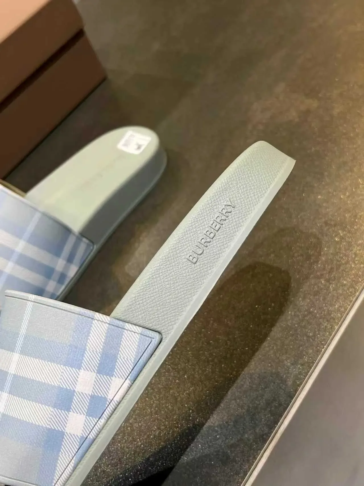 Burberry Azul Bege Sola de borracha moldada Tira única larga xadrez Sandálias 3