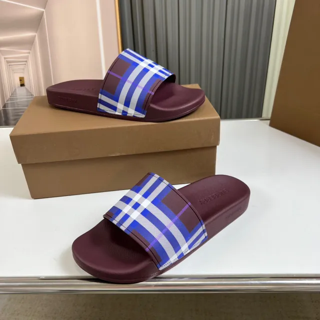 Burberry imprimé à carreaux bordeaux chaussons 4