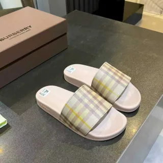 Burberry चेक पट्टा स्लाइड चप्पल