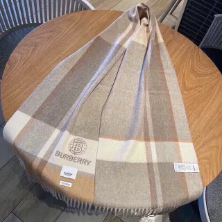 Burberry Classic Check 羊绒围巾