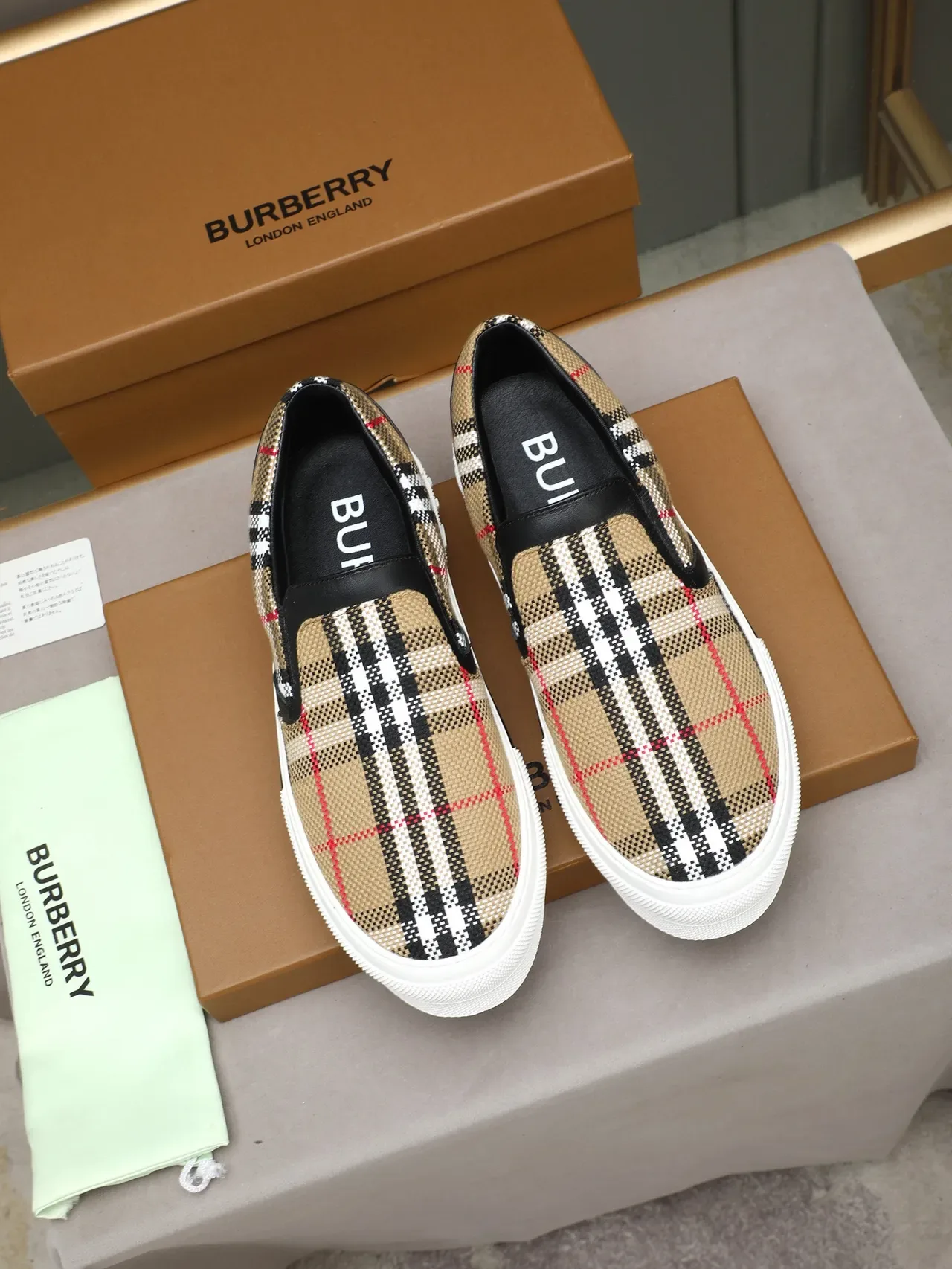 Burberry Knight بيج وأبيض سليب أون منصة Lifestyle Sneakers 3