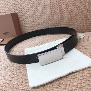 Burberry Knight কালো চামড়ার বেল্ট