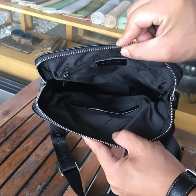 Burberry Knight Sac bandoulière noir matelassé grille 2