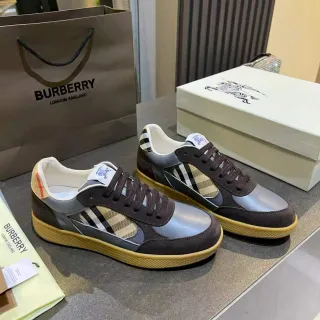 Burberry নাইট ব্রাউন বেইজ প্যানেল মিক্সড-ম্যাটেরিয়াল আপার আইকনিক চেক সাইড ইনসার্ট লাইফস্টাইল স্নিকার