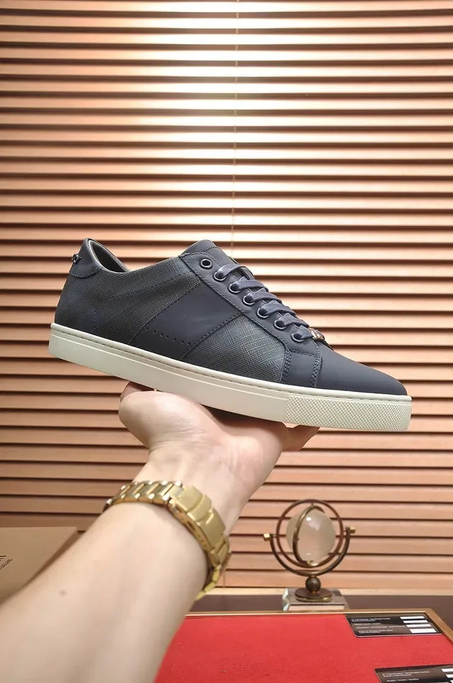 Burberry Knight Navy et Cream sneakers lifestyle 4