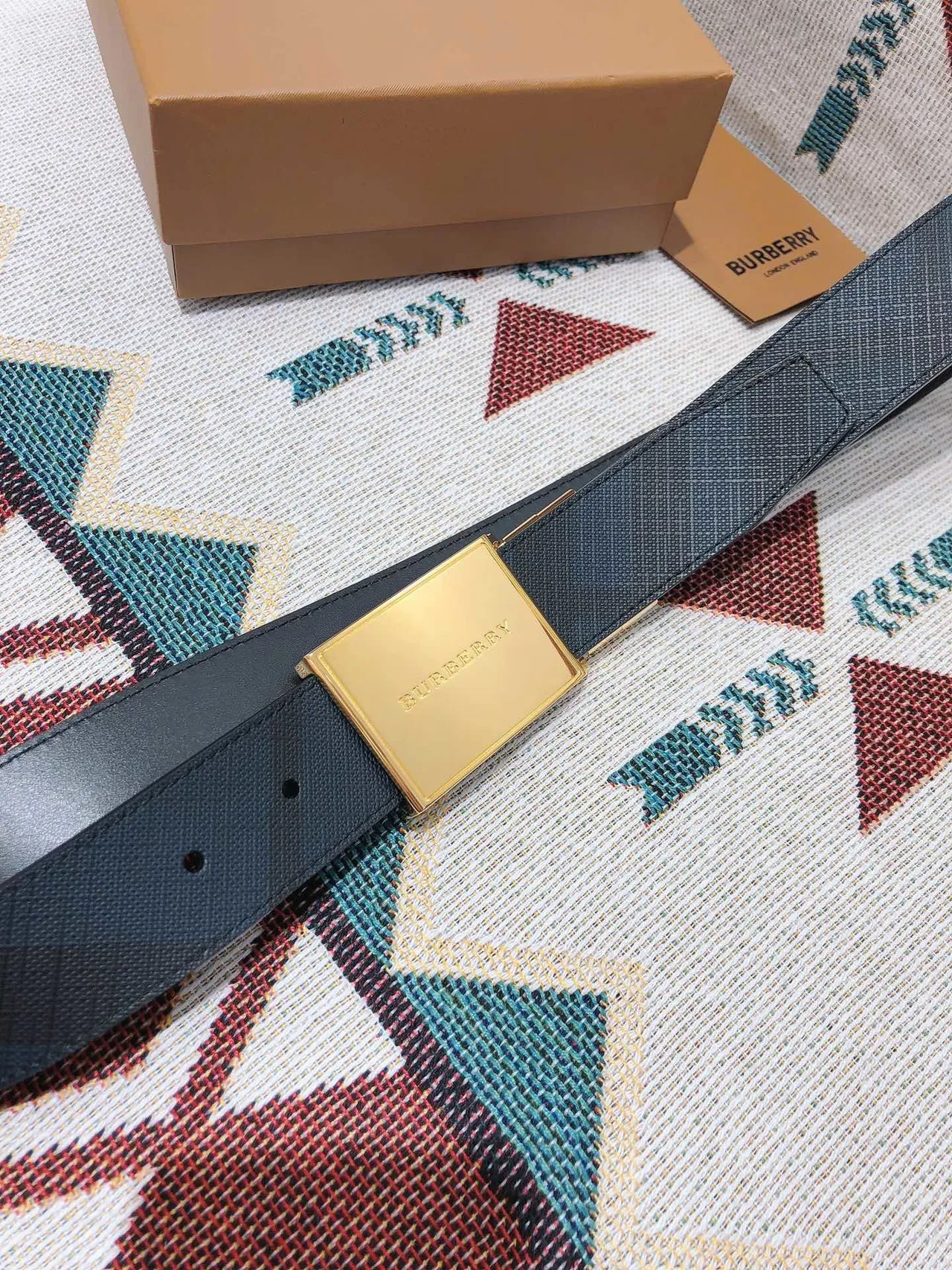 Burberry Knight উল্টানো বোনা চামড়া বেল্ট 7