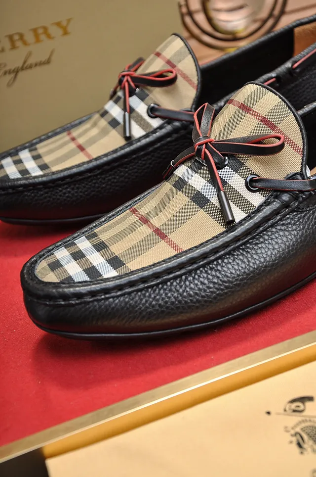 Burberry Loafer Black Beige Pebbled Leather Nova Check Panel Loafer 3