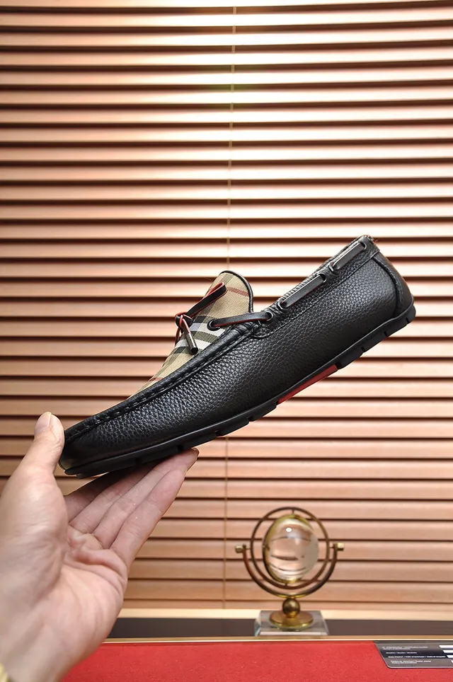 Burberry Loafer Black Beige Pebbled Leather Nova Check Panel Loafer 6