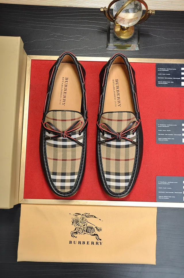 Burberry Loafer Black Beige Pebbled Leather Nova Check Panel Loafer 9