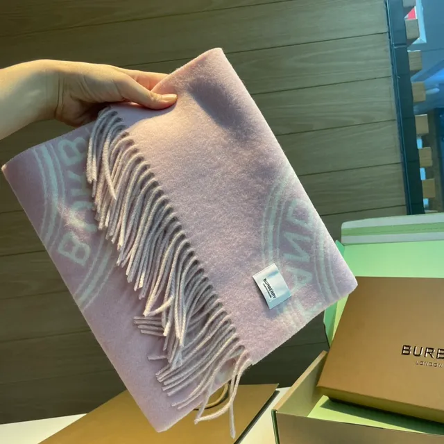 Cachecol Burberry com Monograma Rosa Bege com Franjas de Cachemira 5