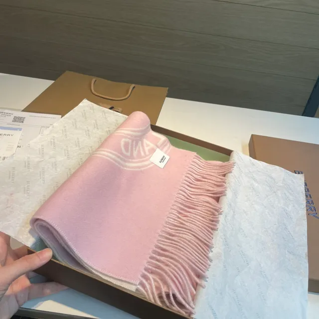 Cachecol Burberry com Monograma Rosa Bege com Franjas de Cachemira 6