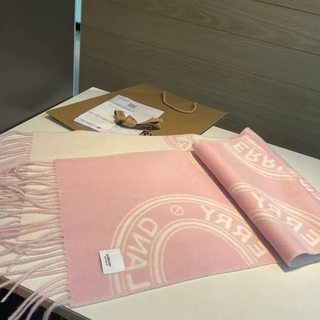 Cachecol Burberry com Monograma Rosa Bege com Franjas de Cachemira 8