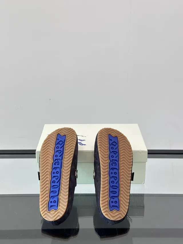 Burberry Navy Beige Matelassé Daim Synthétique Mule Loafer 2