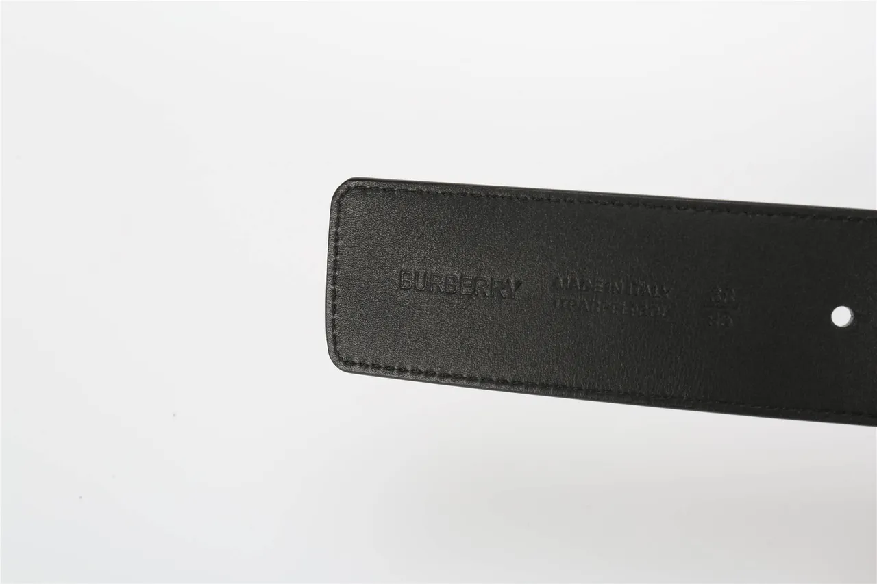 Burberry TB Belt Ceinture en cuir motifs à carreaux beige finition dorée 17