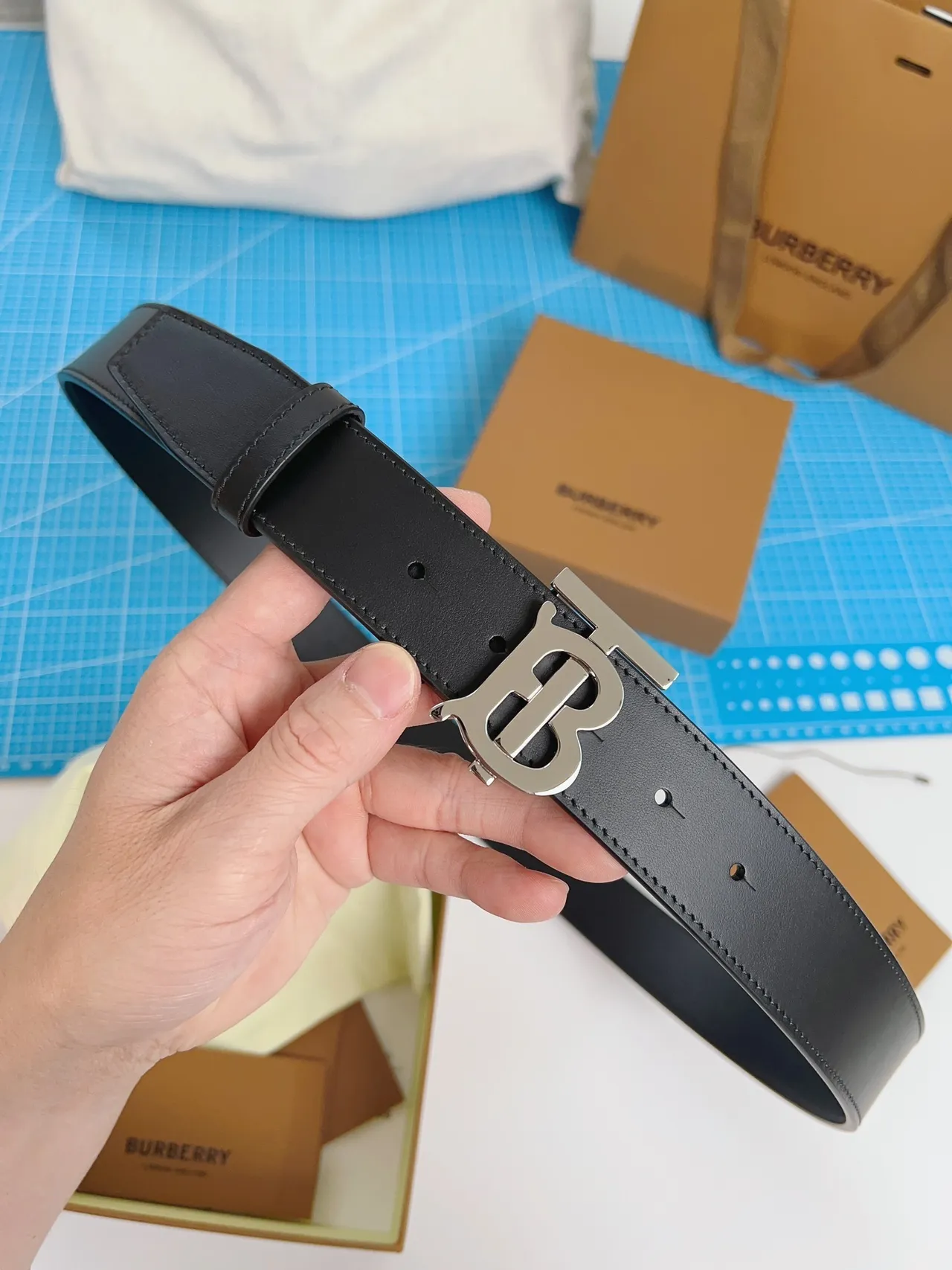 Burberry TB Belt Preto Prata Suave Polido Monograma Fivela Cinto de Couro 8