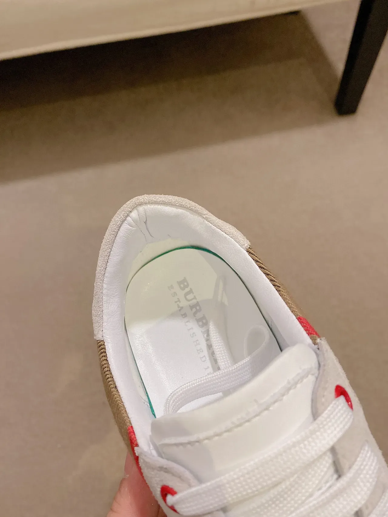 Burberry Baskets Lifestyle Blanches et Multicolores en Daim et Cuir Panelés 5