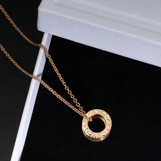 Bvlgari B.zero1 Collier en or rose diamants pavé cylindrique 3
