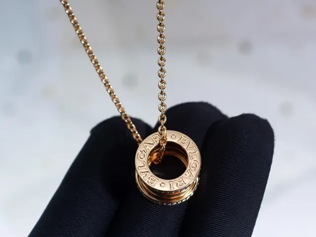 Bvlgari B.zero1 Collier en or rose diamants pavé cylindrique 9