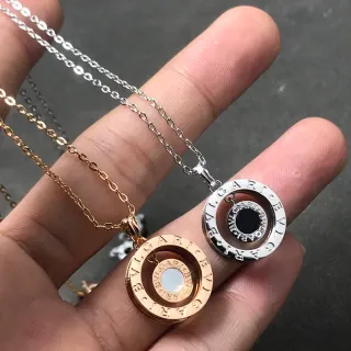 Bvlgari B.zero1 সোনা রূপা কেন্দ্রিক ডাবল রিং পেন্ডেন্ট খোদাইকৃত ব্র্যান্ড লেটারিং নেকলেস