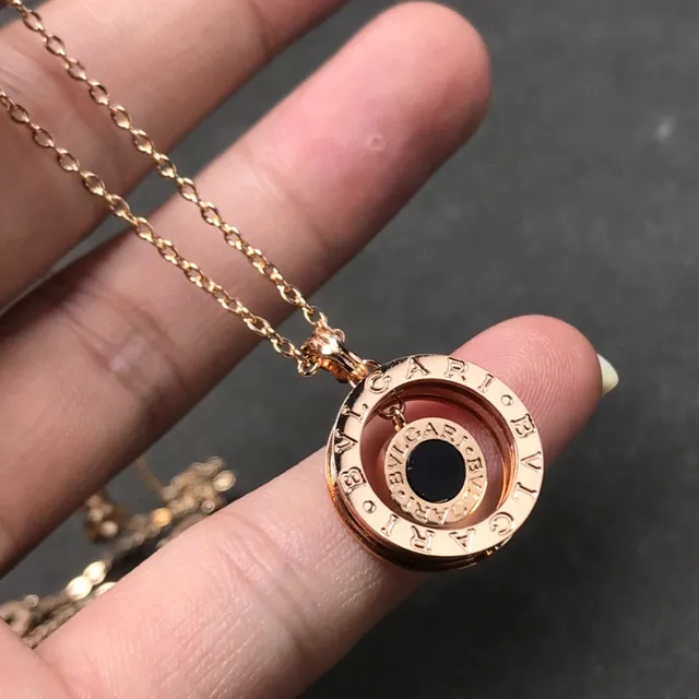Bvlgari B.zero1 সোনা রূপা কেন্দ্রিক ডাবল রিং পেন্ডেন্ট খোদাইকৃত ব্র্যান্ড লেটারিং নেকলেস 3