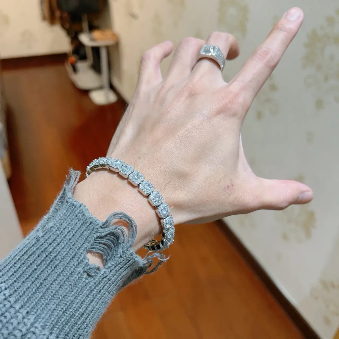 Bvlgari bracelet rigide diamants avec halo et coupe carrée 7