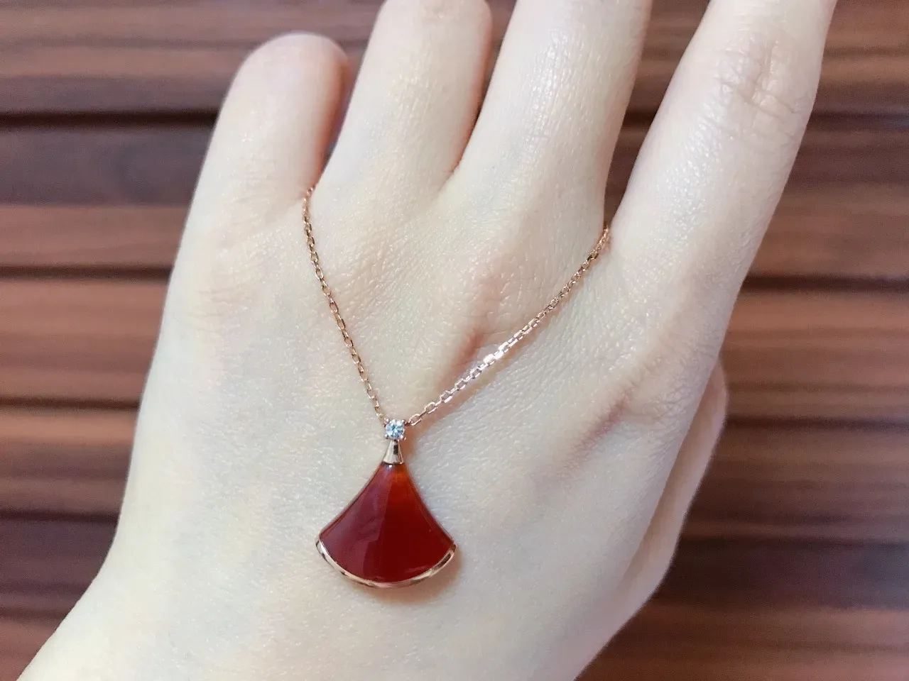 Bvlgari Divas’ Dream Collier Pendentif Carnélien en Forme d'Éventail 3