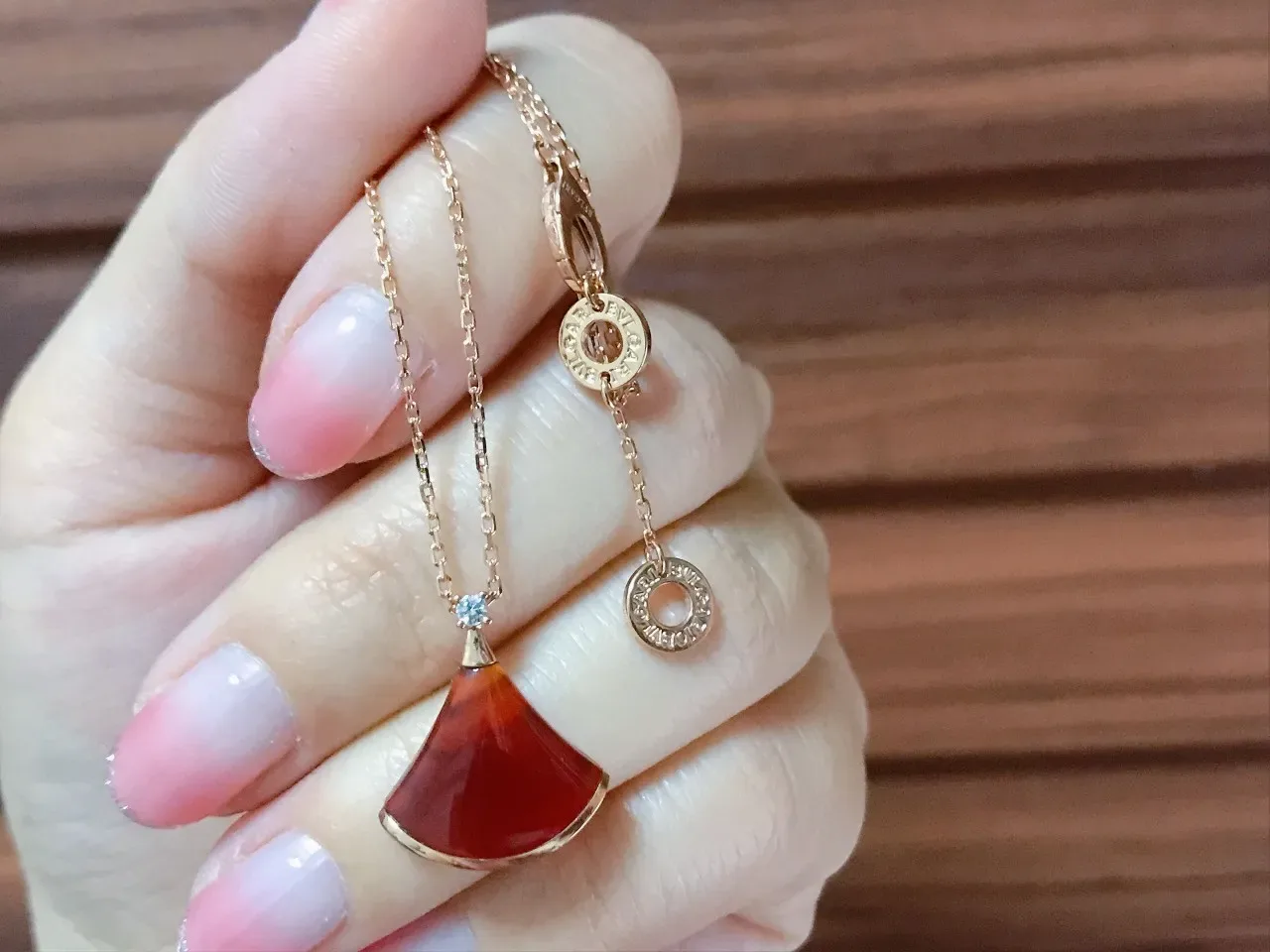 Bvlgari Divas’ Dream Collier Pendentif Carnélien en Forme d'Éventail 4