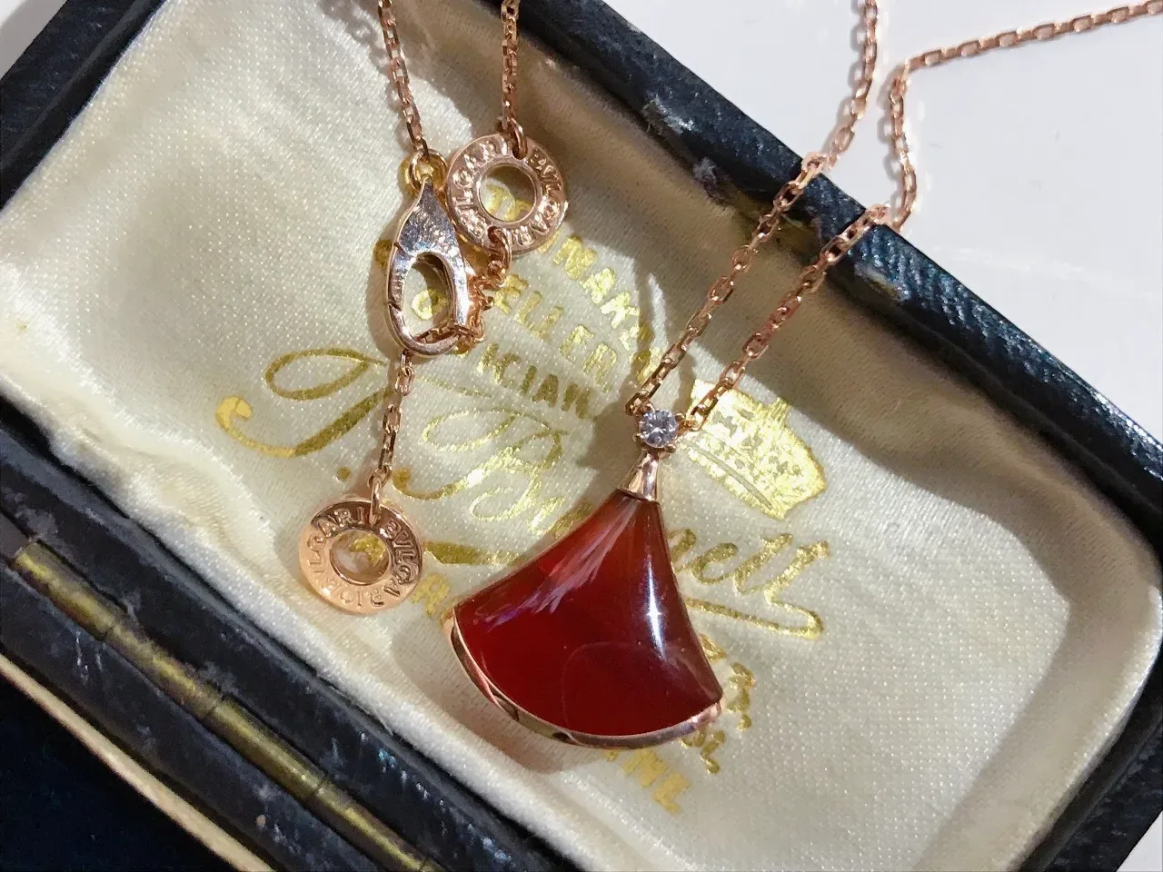Bvlgari Divas’ Dream Collier Pendentif Carnélien en Forme d'Éventail 5