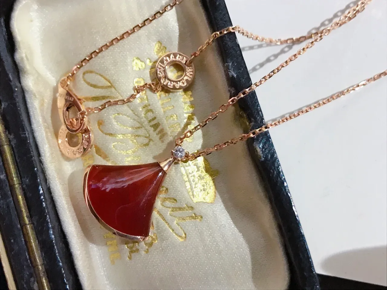 Bvlgari Divas’ Dream Collier Pendentif Carnélien en Forme d'Éventail 6