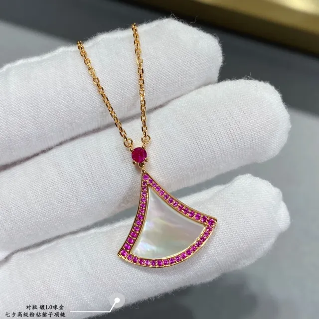 Bvlgari Divas’ Dream Pendentif en or rose en forme d'éventail avec incrustation de mère-de-pearl 7