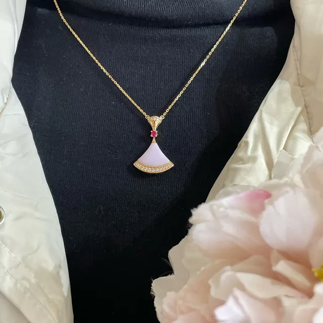Bvlgari Divas’ Dream Pink Gold pendentif en forme d'éventail avec émail 8