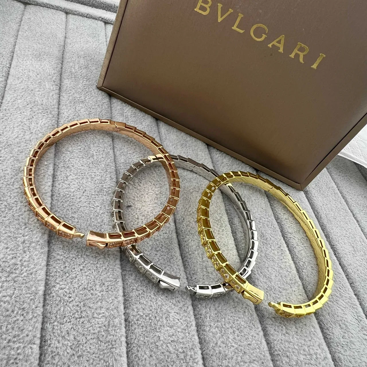 Bvlgari Bracelets Bangle Rigides Géométriques Pavé-Set 7