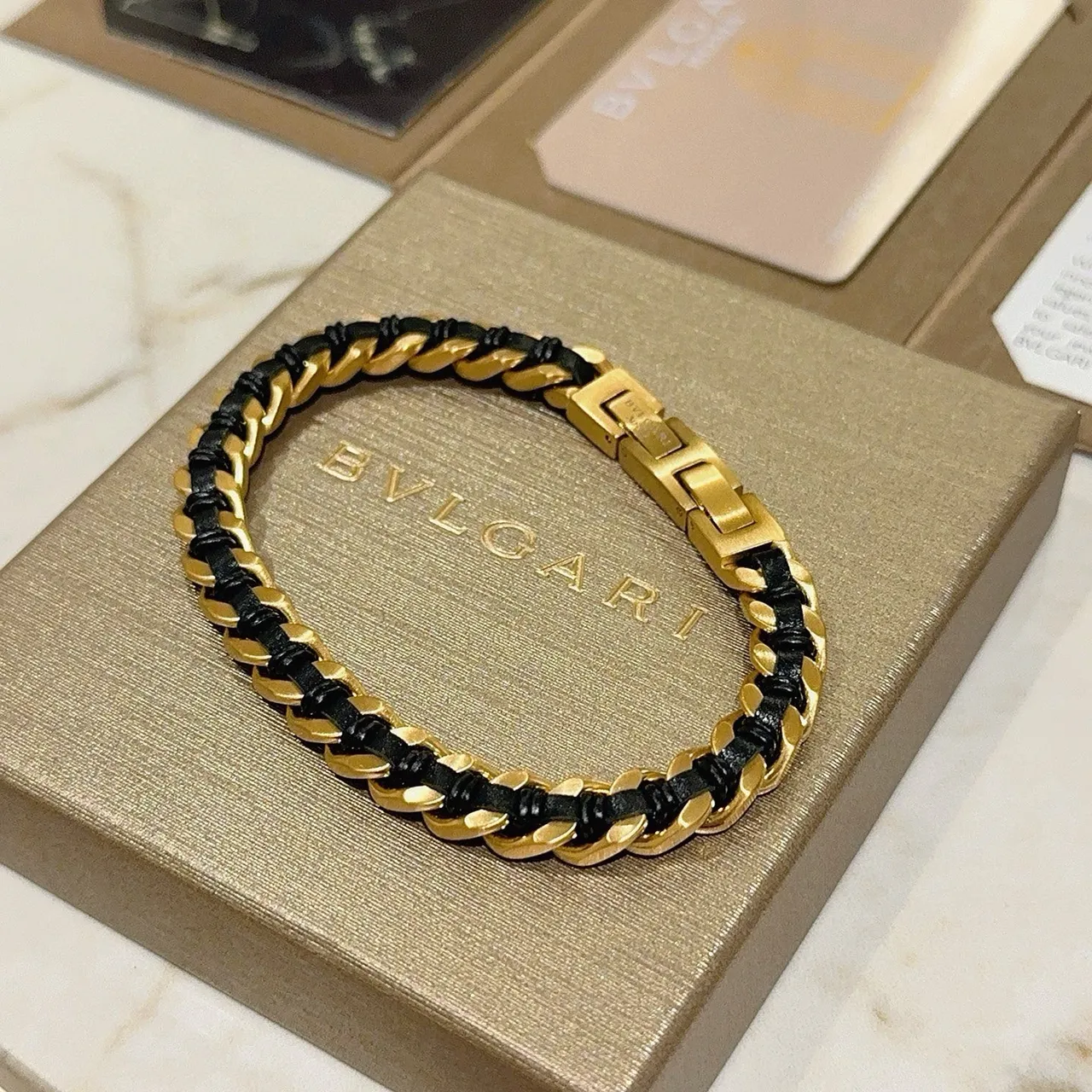 Bvlgari Pulseira de Corrente Dourada e Preta Enrolada em Cordão 2