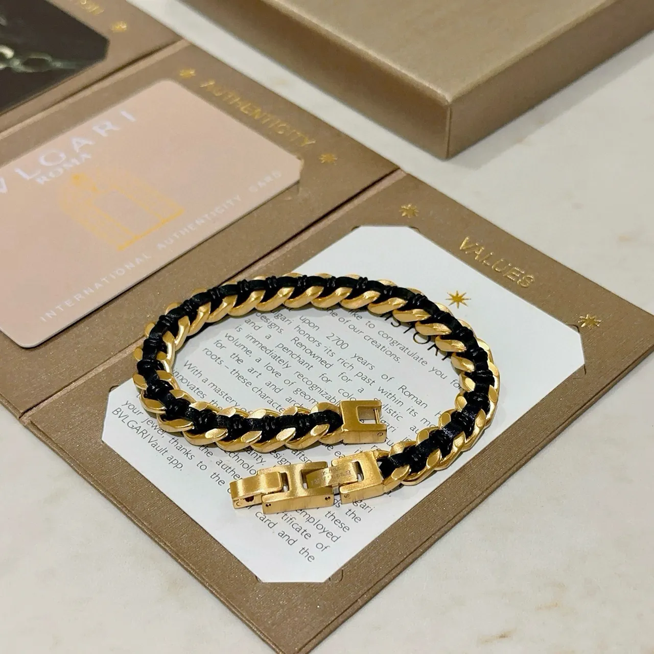 Bvlgari Pulseira de Corrente Dourada e Preta Enrolada em Cordão 3