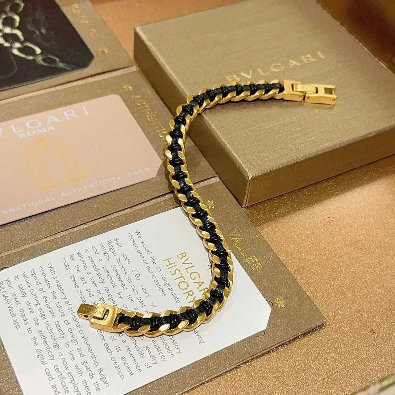 Bvlgari Pulseira de Corrente Dourada e Preta Enrolada em Cordão 5