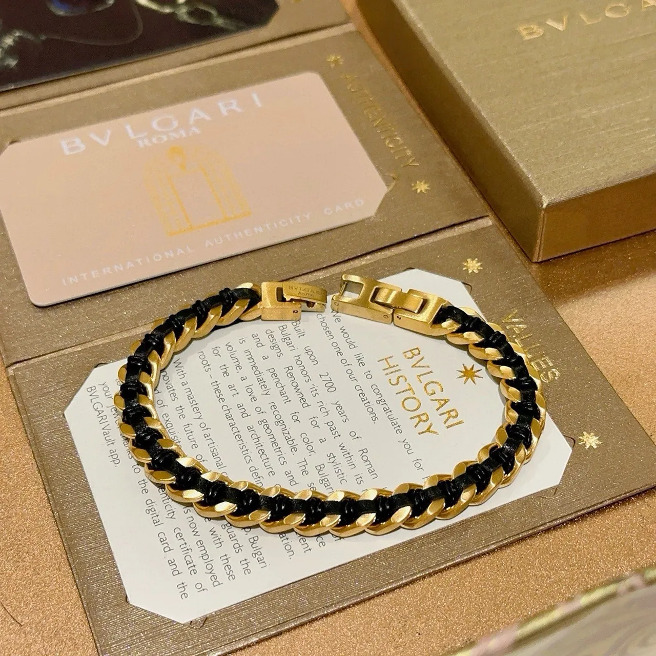 Bvlgari Pulseira de Corrente Dourada e Preta Enrolada em Cordão 6
