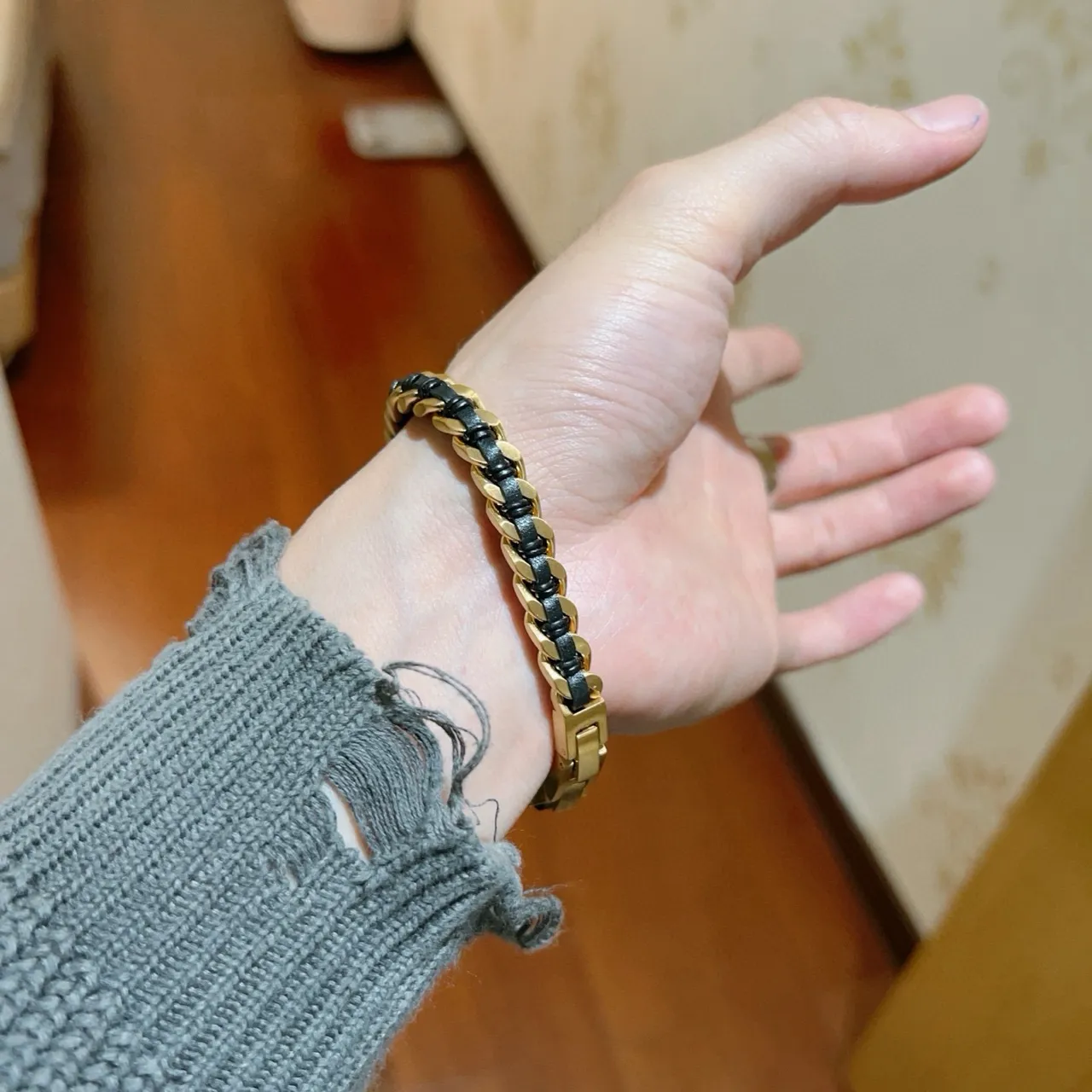 Bvlgari Pulseira de Corrente Dourada e Preta Enrolada em Cordão 7