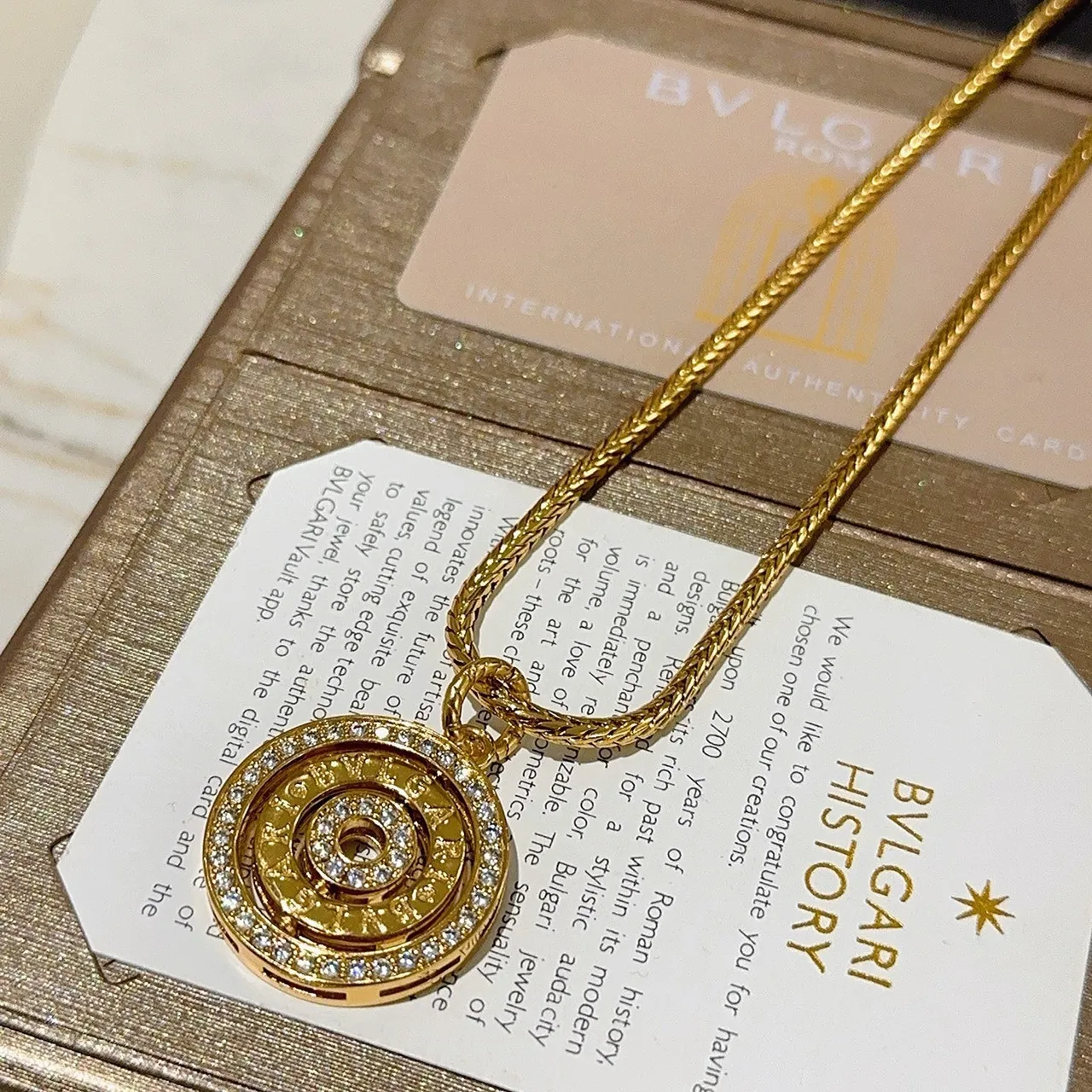 Bvlgari Chaîne tressée en or et argent collier avec pendentif spirale à plusieurs niveaux 3