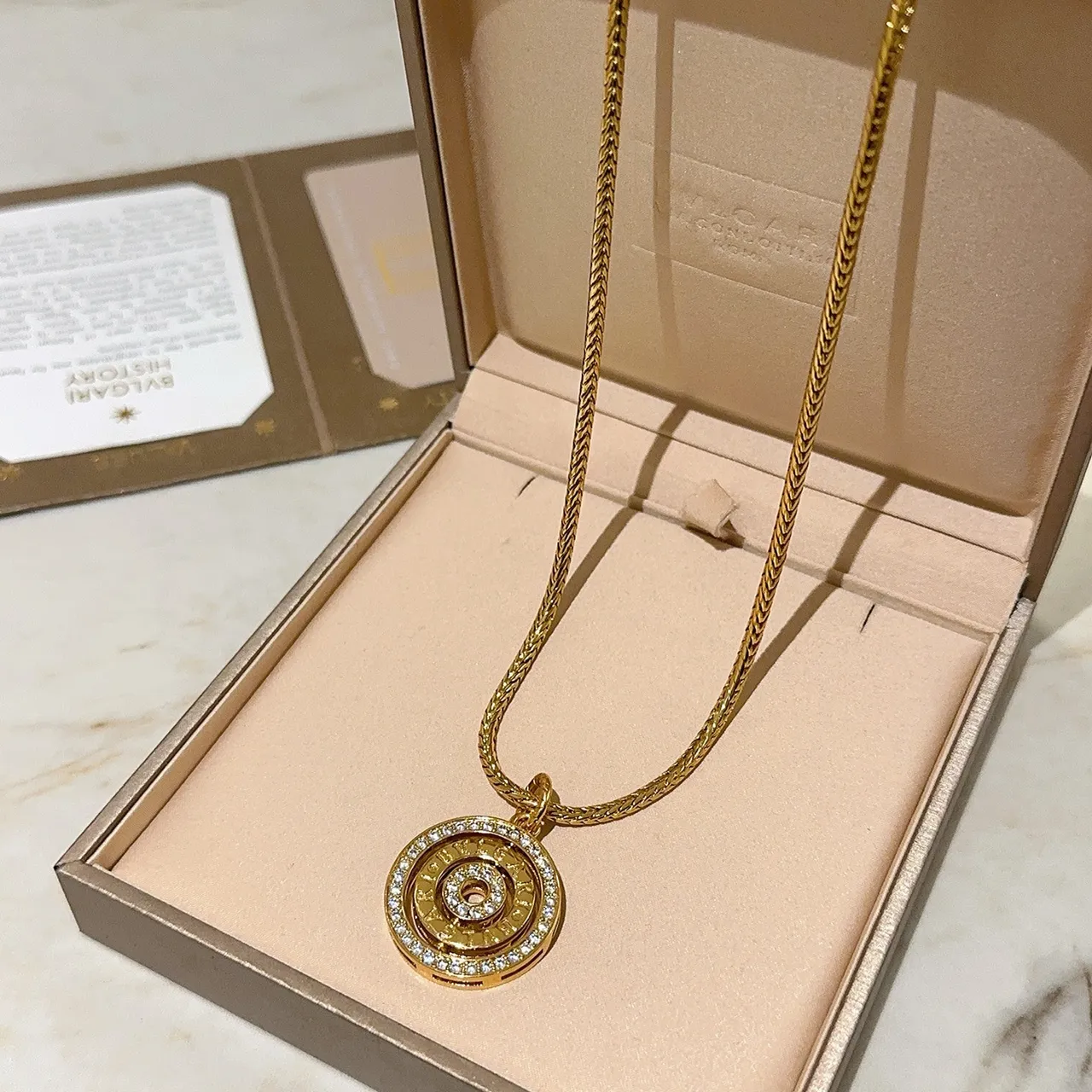 Bvlgari Chaîne tressée en or et argent collier avec pendentif spirale à plusieurs niveaux 6