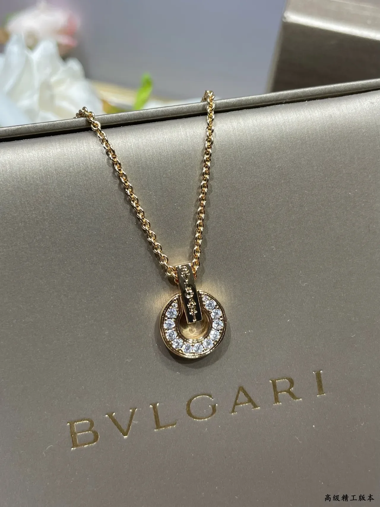 Bvlgari Colar Pendente Circular Aberto Pavé-Set com Pedras Claras em Ouro e Prata 7