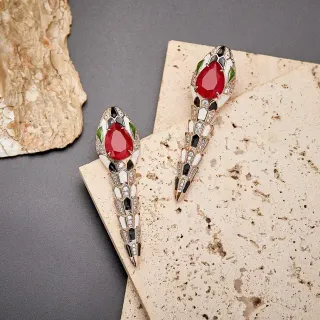 Bvlgari Serpenti लाल कैबोचॉन एनामेल सांप हेड कान की झांसी