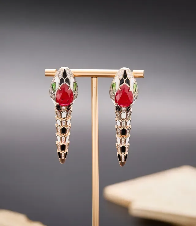 Bvlgari Serpenti Boucles d'oreilles Tête de Serpent Émail Cabochon Rouge 2