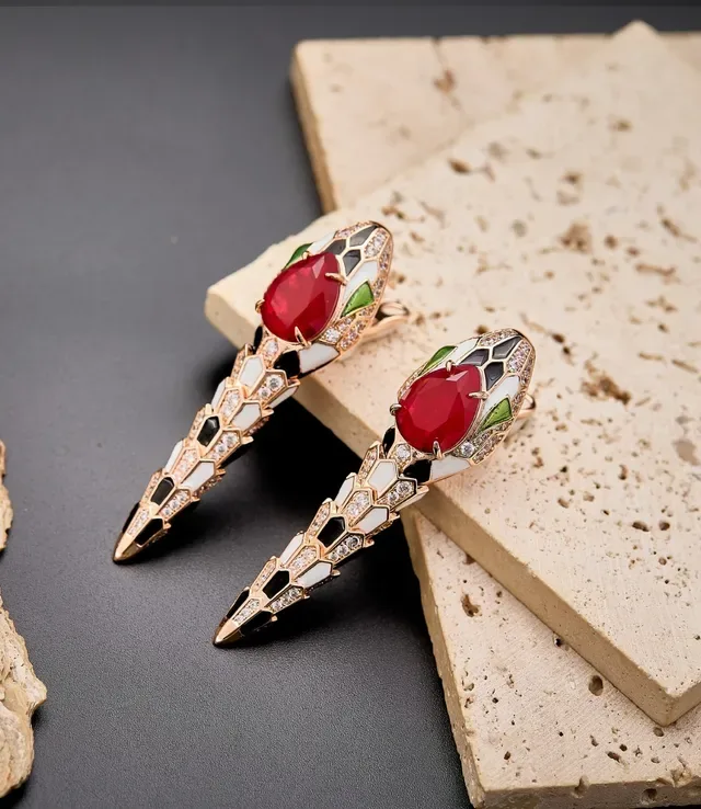 Bvlgari Serpenti Boucles d'oreilles Tête de Serpent Émail Cabochon Rouge 5
