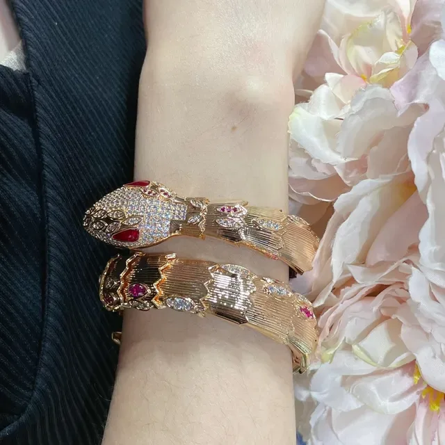 Bvlgari Serpenti Bracelet serpent en or rose avec diamants pavé et rubis 9