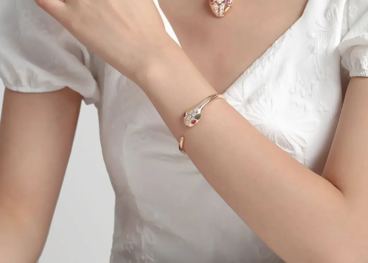 Bvlgari Serpenti Bracelet Or Rose Rubis et Diamants 3